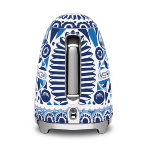 Smeg Tetera KLF03DGBEU Eléctrica Decorada Blu Mediterraneo 1,7 L 2400 W Estilo 50’s Smeg & Dolce & Gabbana